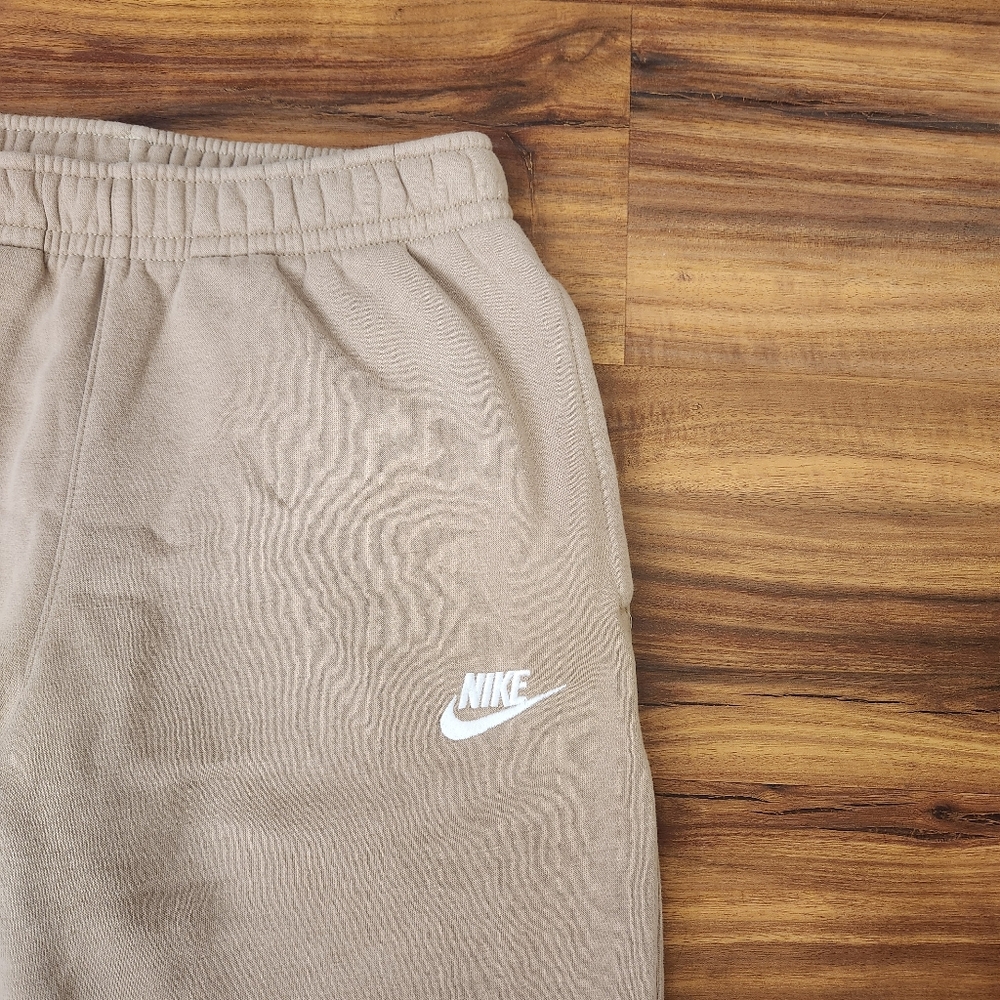 NWOT Nike Kakhi/Tan Sportswear Club Fleece Jogger Pants Size Xsmall - Picture 5 of 6